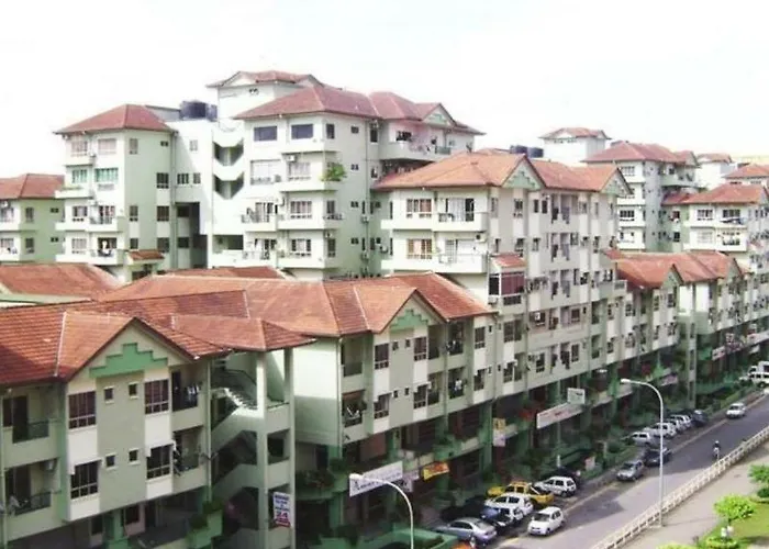 Api Api Centre Apartment Homestay