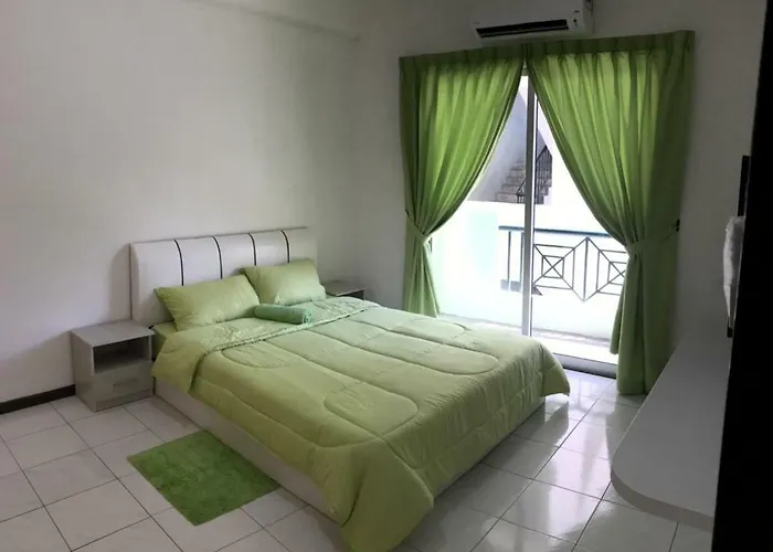 Api Api Centre Apartment Homestay